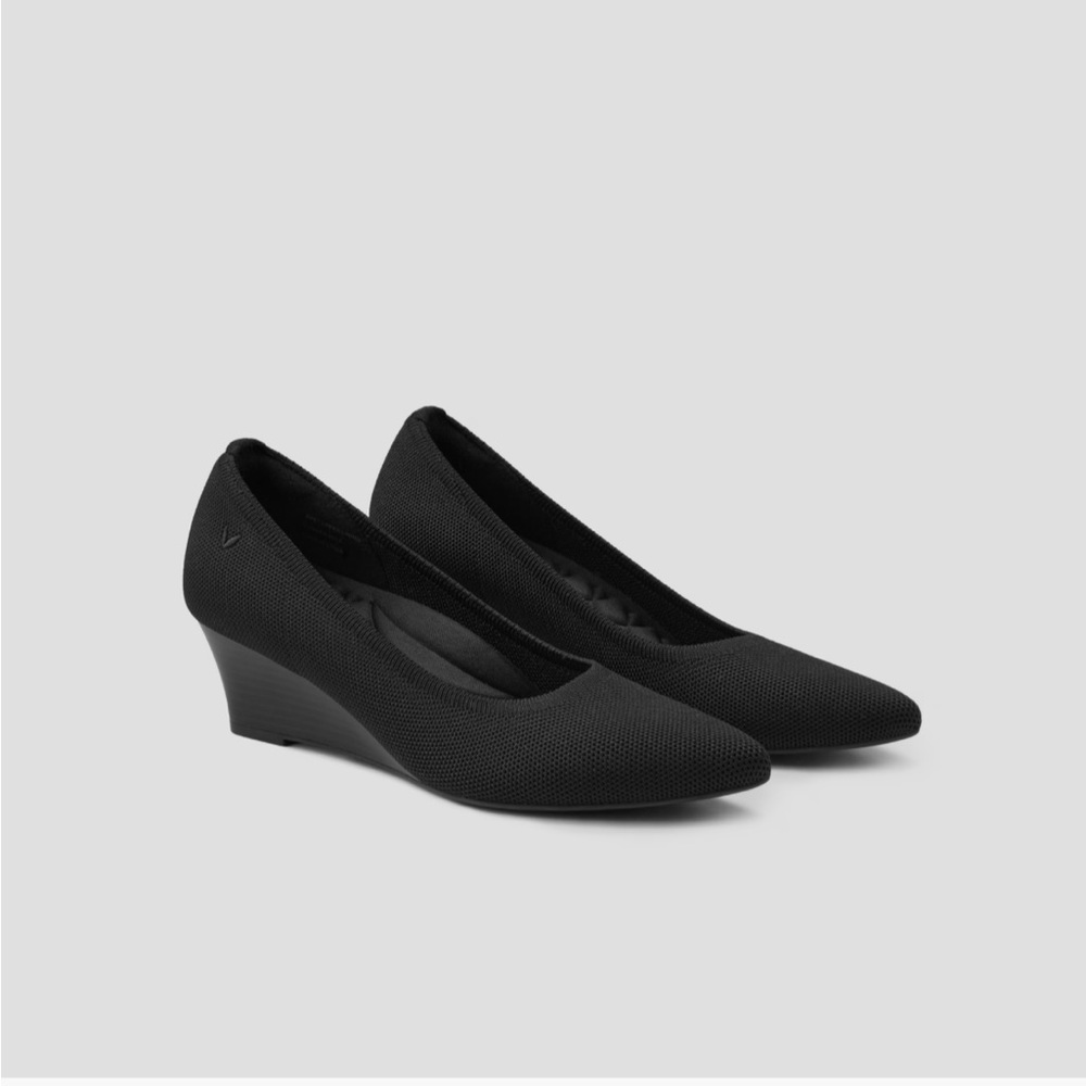 Women's Black Knit Wedge Heels - Sleek Pointed Pumps